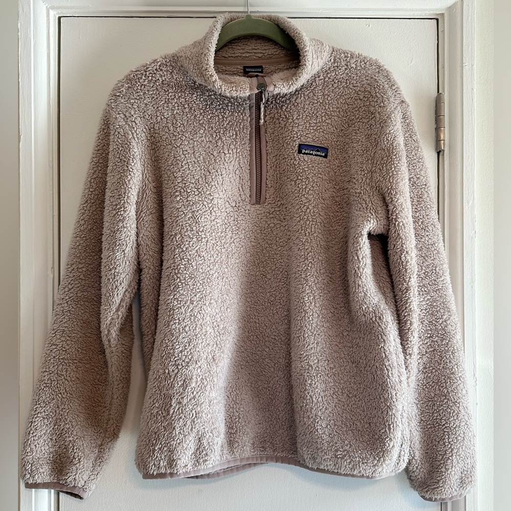 Like new, barely worn. Shroom Taupe size M Patagonia 1/4 zip fleece.